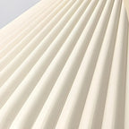 Suspension moderne beige conique pour îlot de cuisine, réglable.