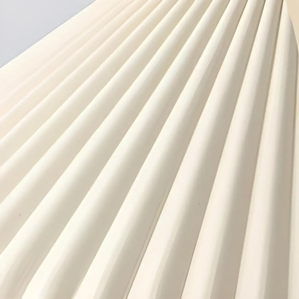 Suspension moderne beige conique pour îlot de cuisine, réglable.