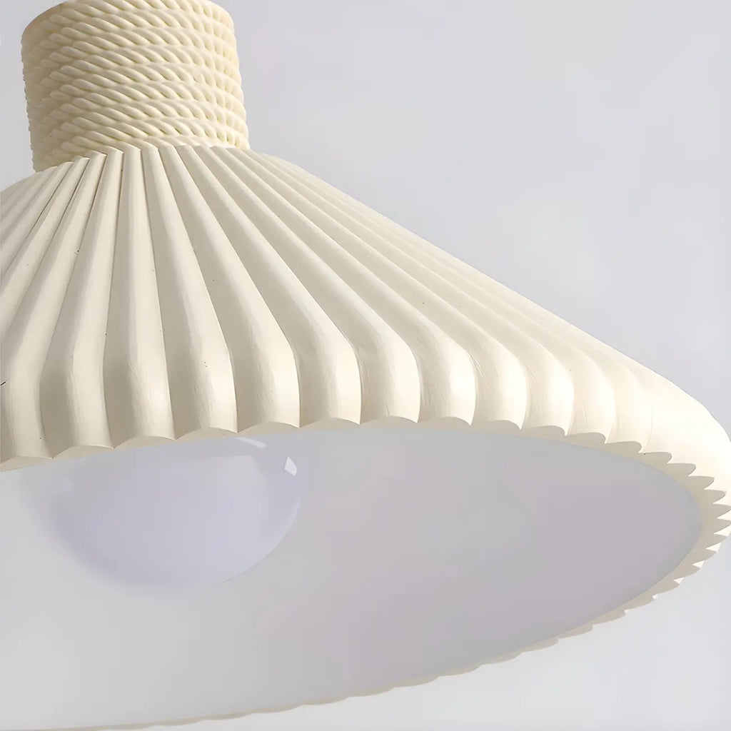 Suspension moderne beige conique pour îlot de cuisine, réglable.