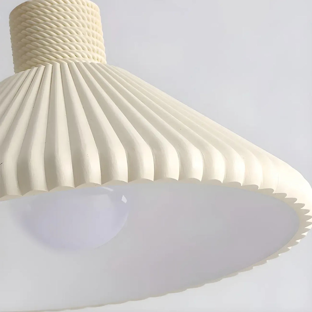 Suspension moderne beige conique pour îlot de cuisine, réglable.