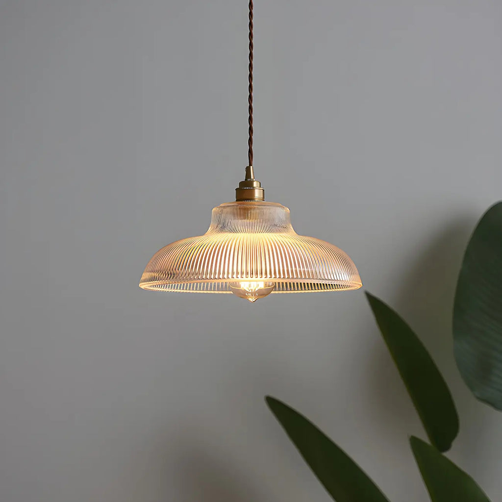 Suspension minimaliste en verre transparent avec corde dorée