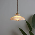 Suspension minimaliste en verre transparent avec corde dorée