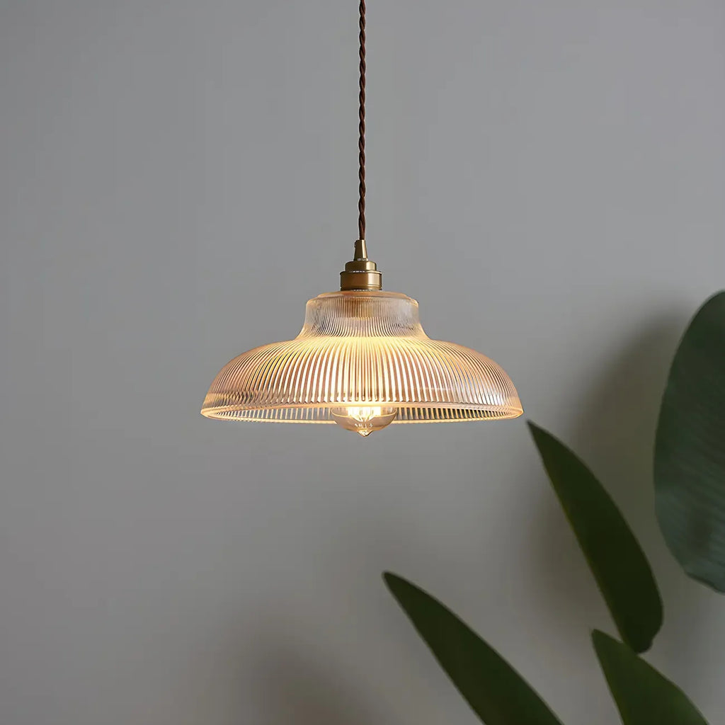 Suspension minimaliste en verre transparent avec corde dorée