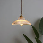 Suspension minimaliste en verre transparent avec corde dorée