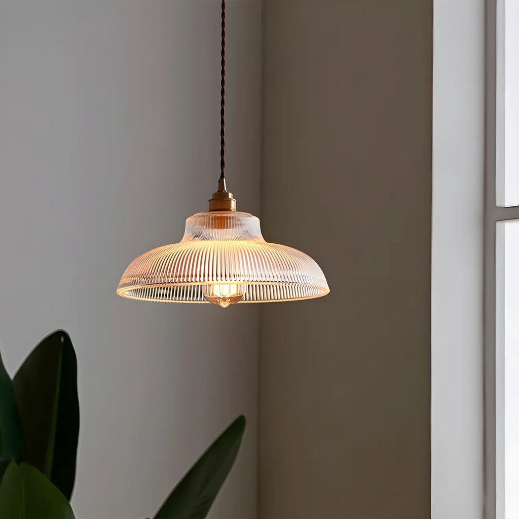 Suspension minimaliste en verre transparent avec corde dorée