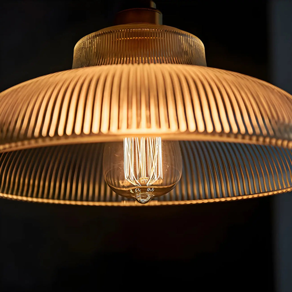 Suspension minimaliste en verre transparent avec corde dorée