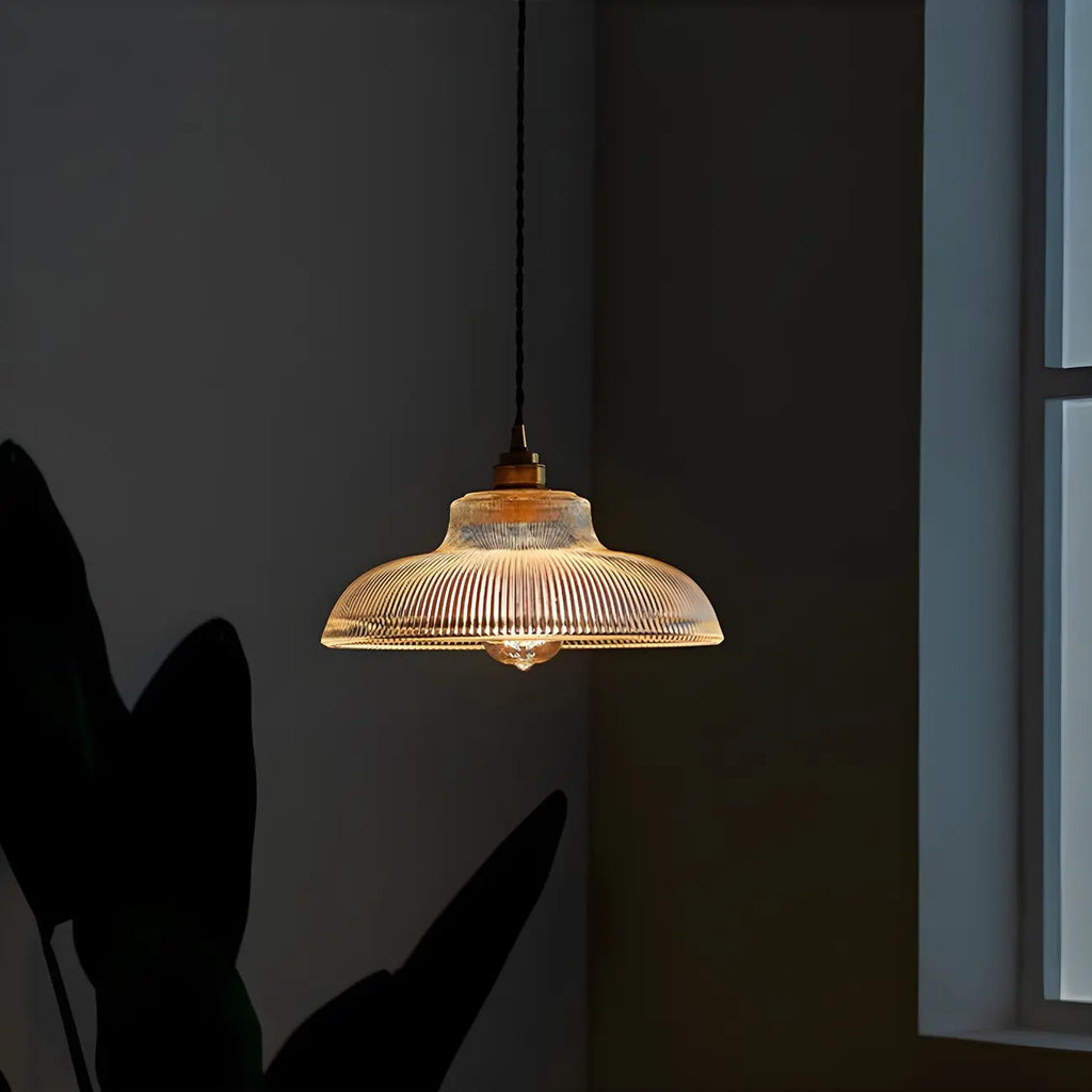 Suspension minimaliste en verre transparent avec corde dorée