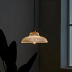 Suspension minimaliste en verre transparent avec corde dorée