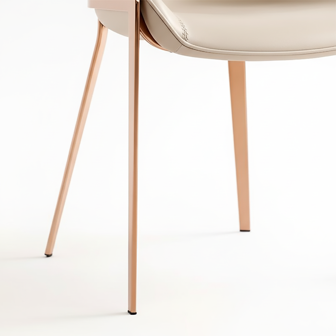 Chaises de salle à manger glamour à oreilles en cuir selle avec pieds en métal