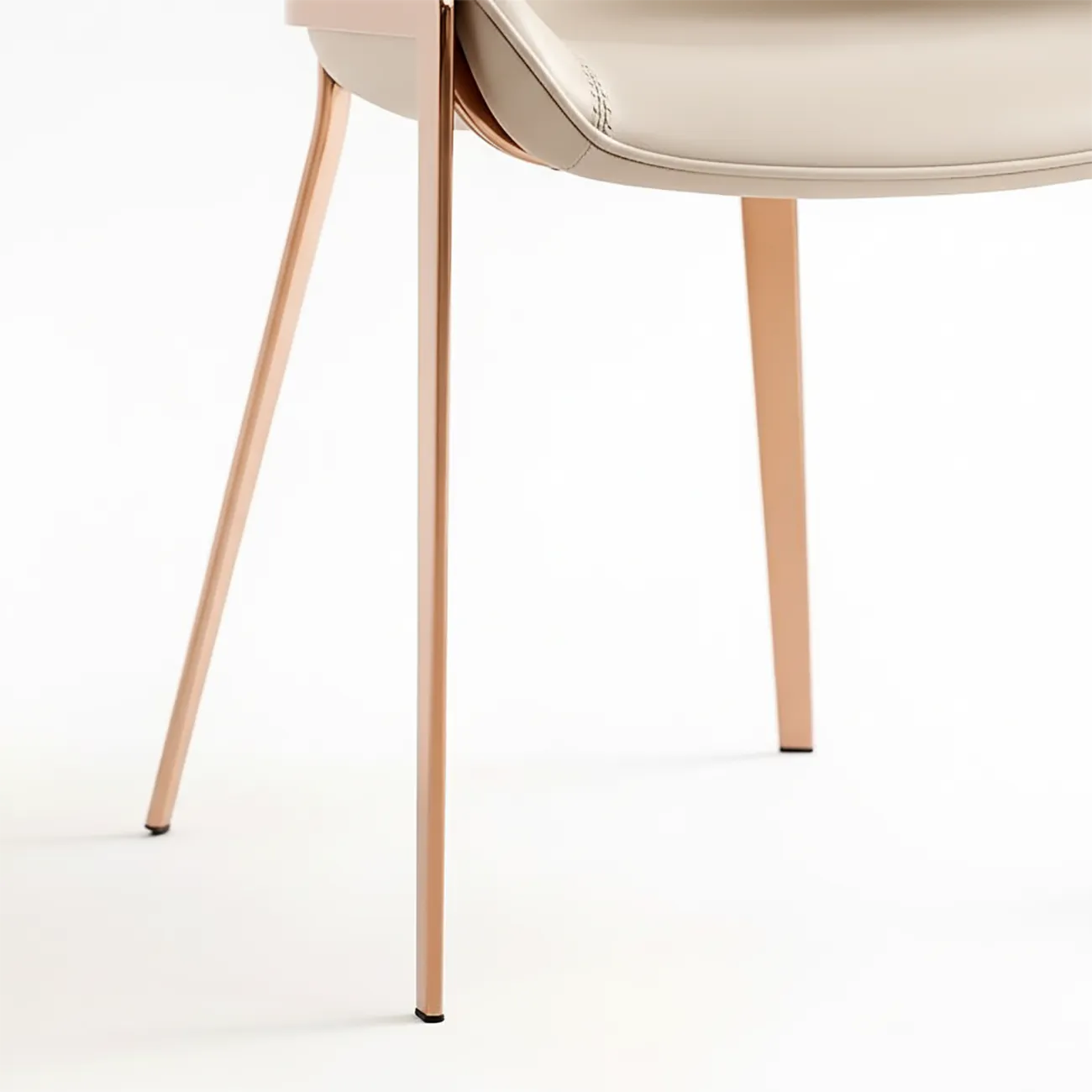Chaises de salle à manger glamour à oreilles en cuir selle avec pieds en métal