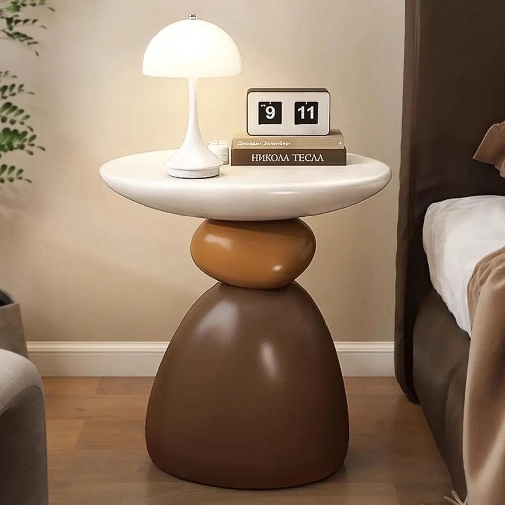 Table d'appoint contemporaine à base en résine artistique