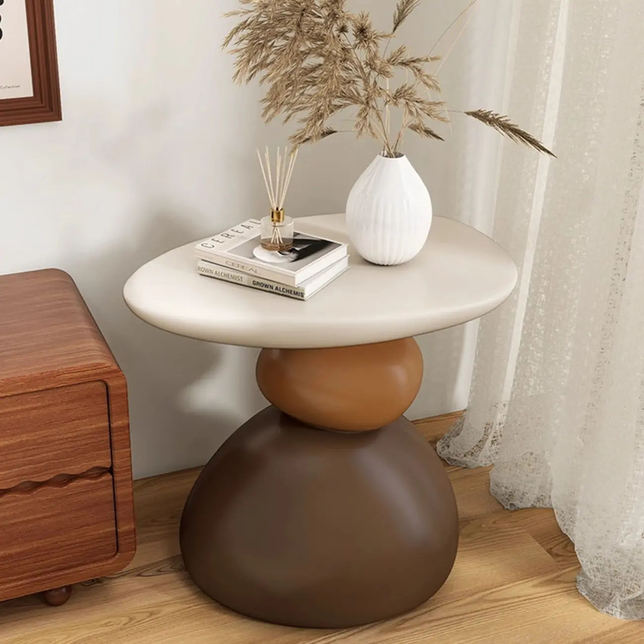Table d'appoint contemporaine à base en résine artistique