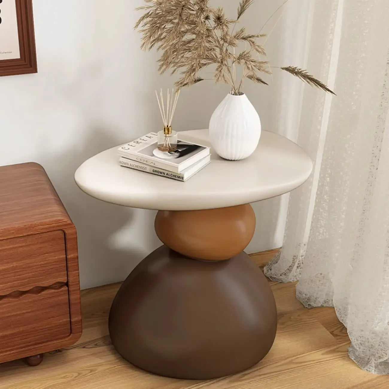 Table d'appoint contemporaine à base en résine artistique