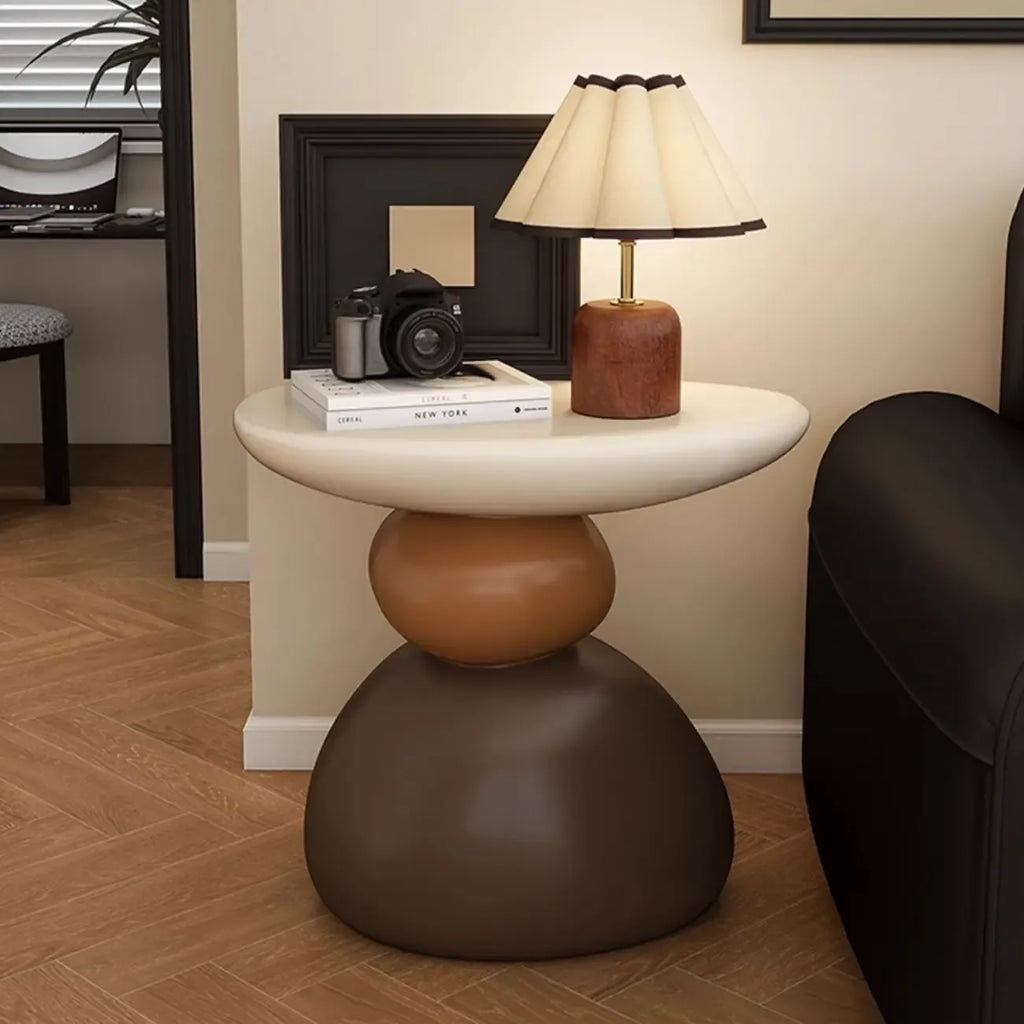 Table d'appoint contemporaine à base en résine artistique