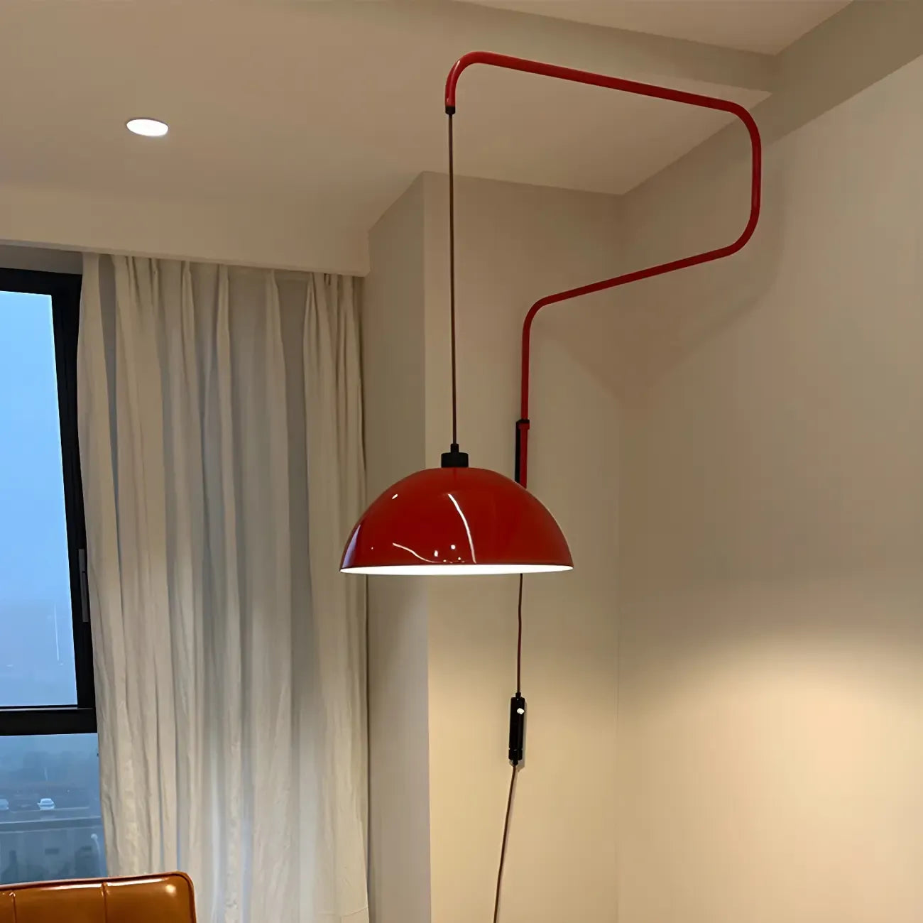 Applique murale géométrique rouge élégante à bras articulé pour salle à manger