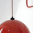 Applique murale géométrique rouge élégante à bras articulé pour salle à manger
