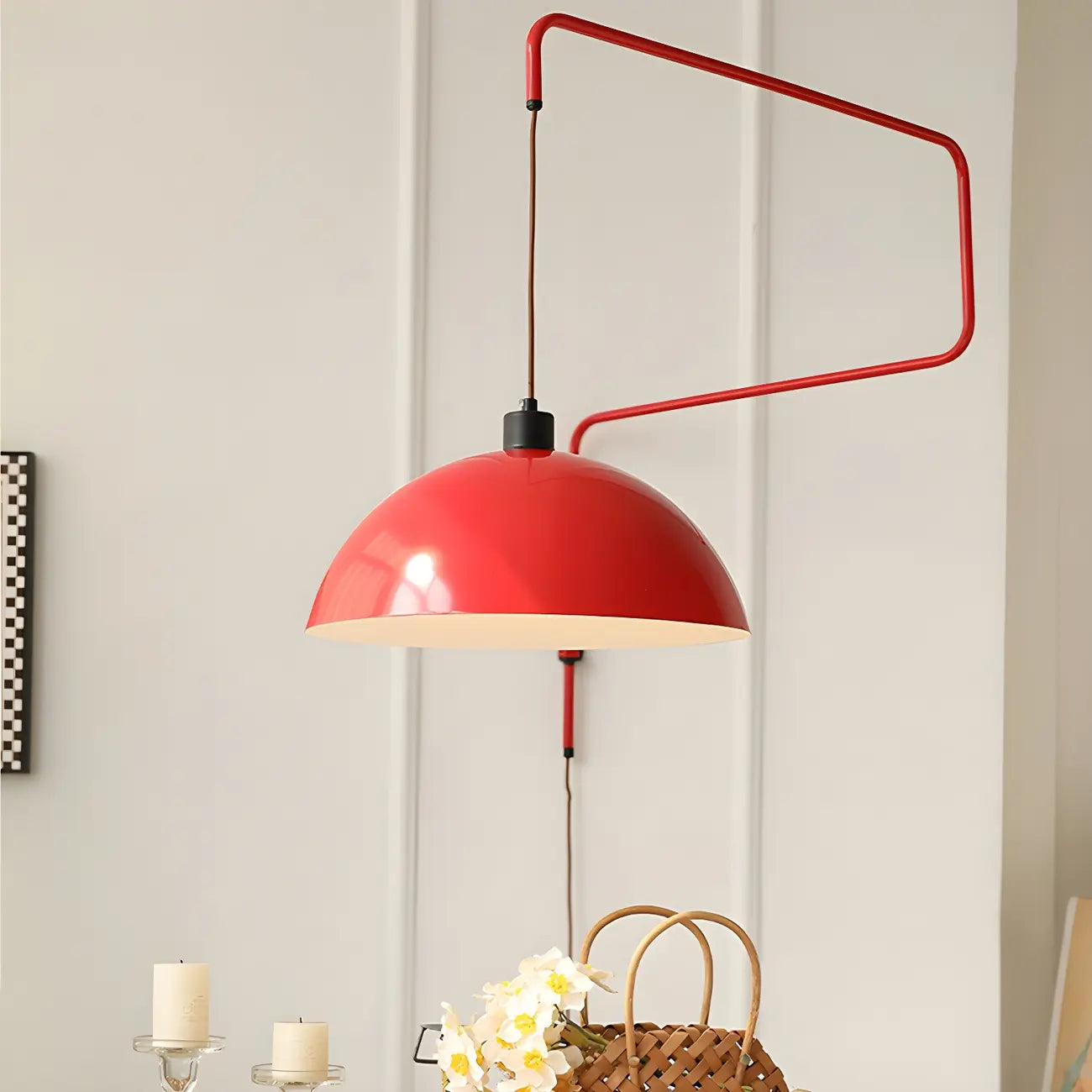 Applique murale géométrique rouge élégante à bras articulé pour salle à manger
