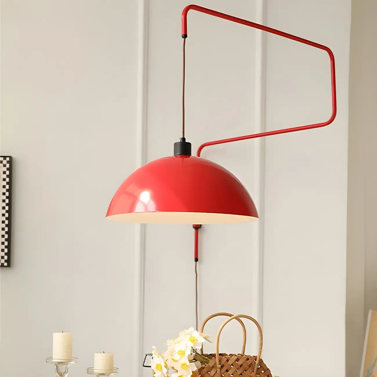 Applique murale géométrique rouge élégante à bras articulé pour salle à manger