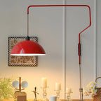 Applique murale géométrique rouge élégante à bras articulé pour salle à manger