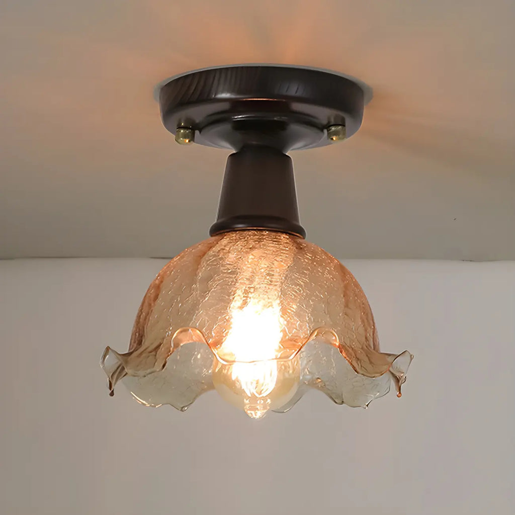 Plafonnier semi-encastré chic en verre et noyer pour la décoration d'un couloir