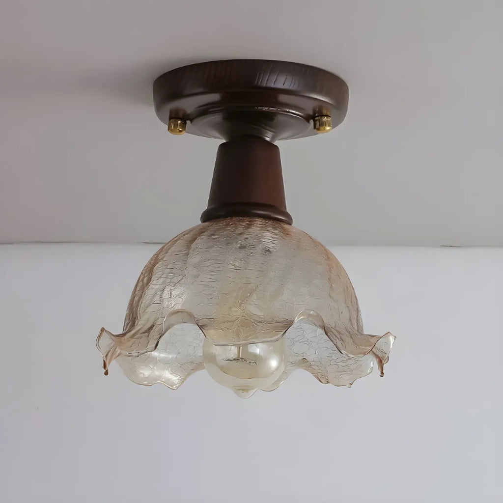 Plafonnier semi-encastré chic en verre et noyer pour la décoration d'un couloir