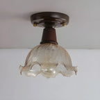 Plafonnier semi-encastré chic en verre et noyer pour la décoration d'un couloir
