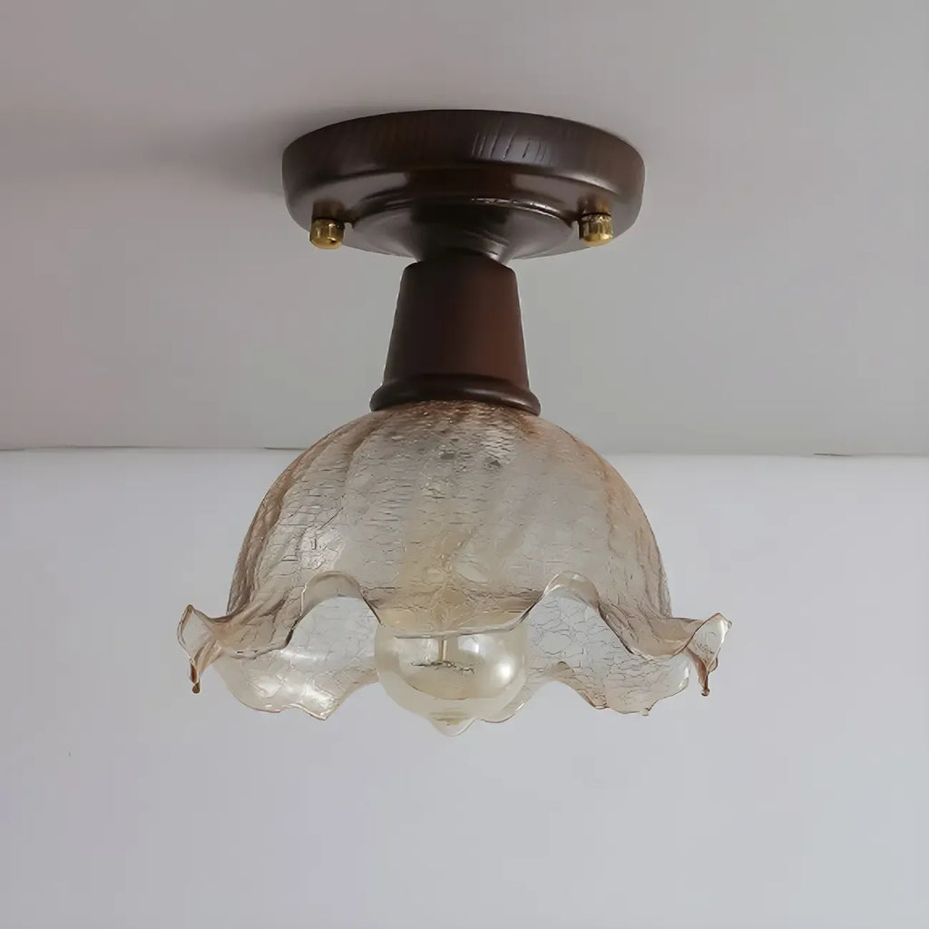 Plafonnier semi-encastré chic en verre et noyer pour la décoration d'un couloir