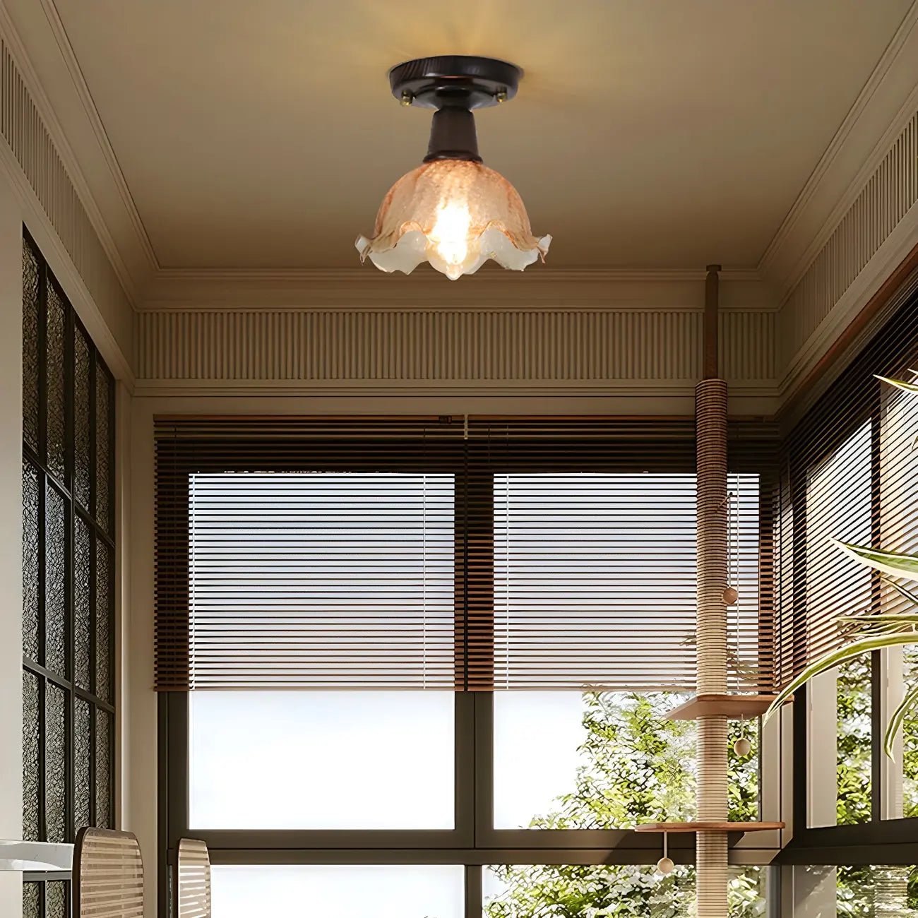 Plafonnier semi-encastré chic en verre et noyer pour la décoration d'un couloir