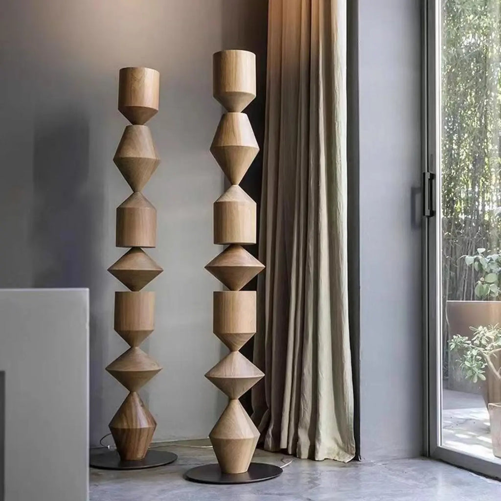 Lampadaire sculptural géométrique contemporain en métal pour salon