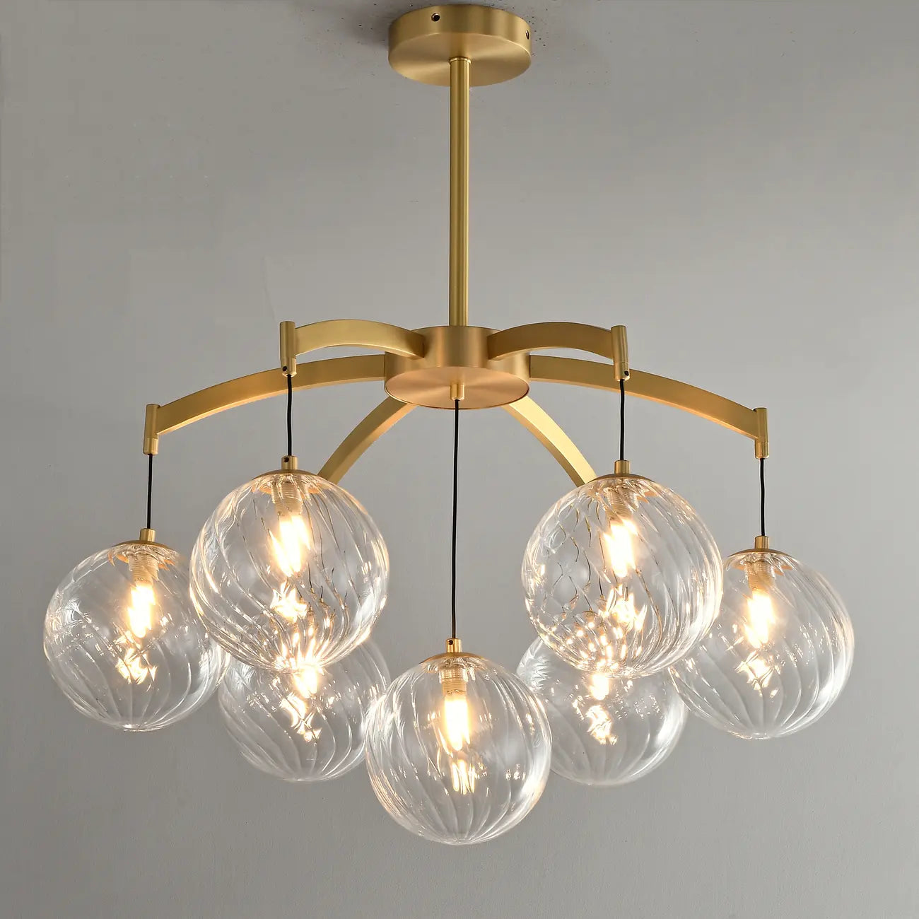 Lustre sphérique en verre doré et cristal, design moderne et élégant