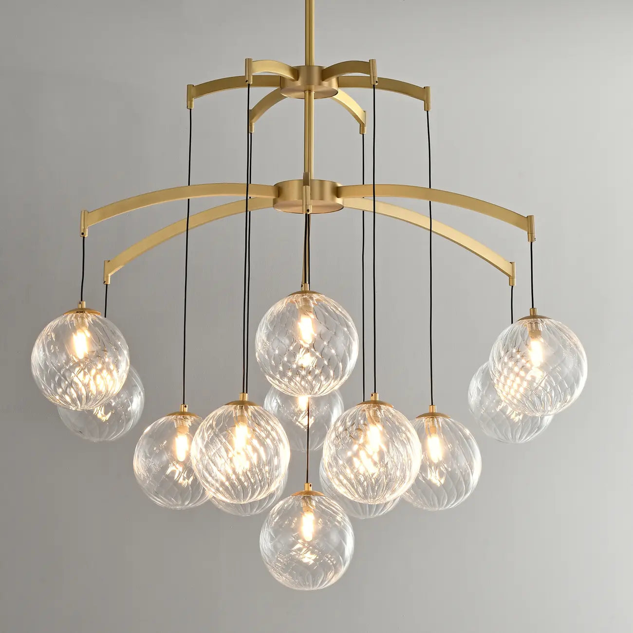 Lustre sphérique en verre doré et cristal, design moderne et élégant