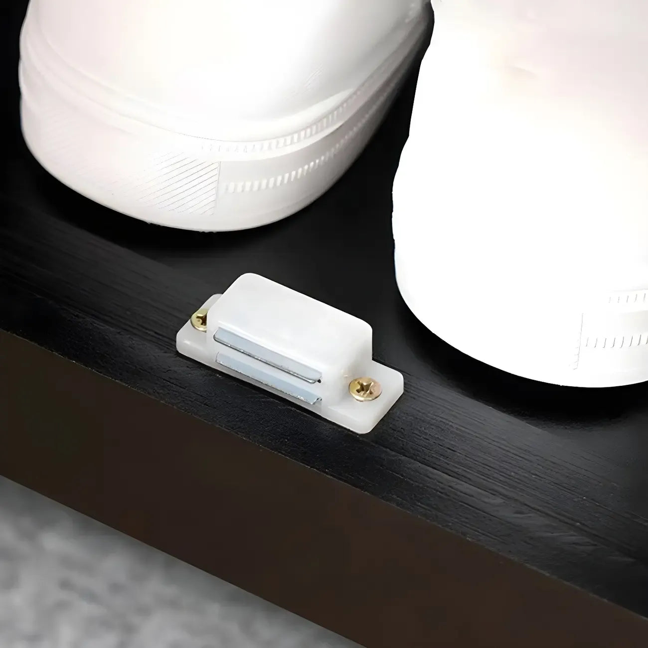 Banc de rangement à chaussures en bambou noir avec portes vitrées, entrée