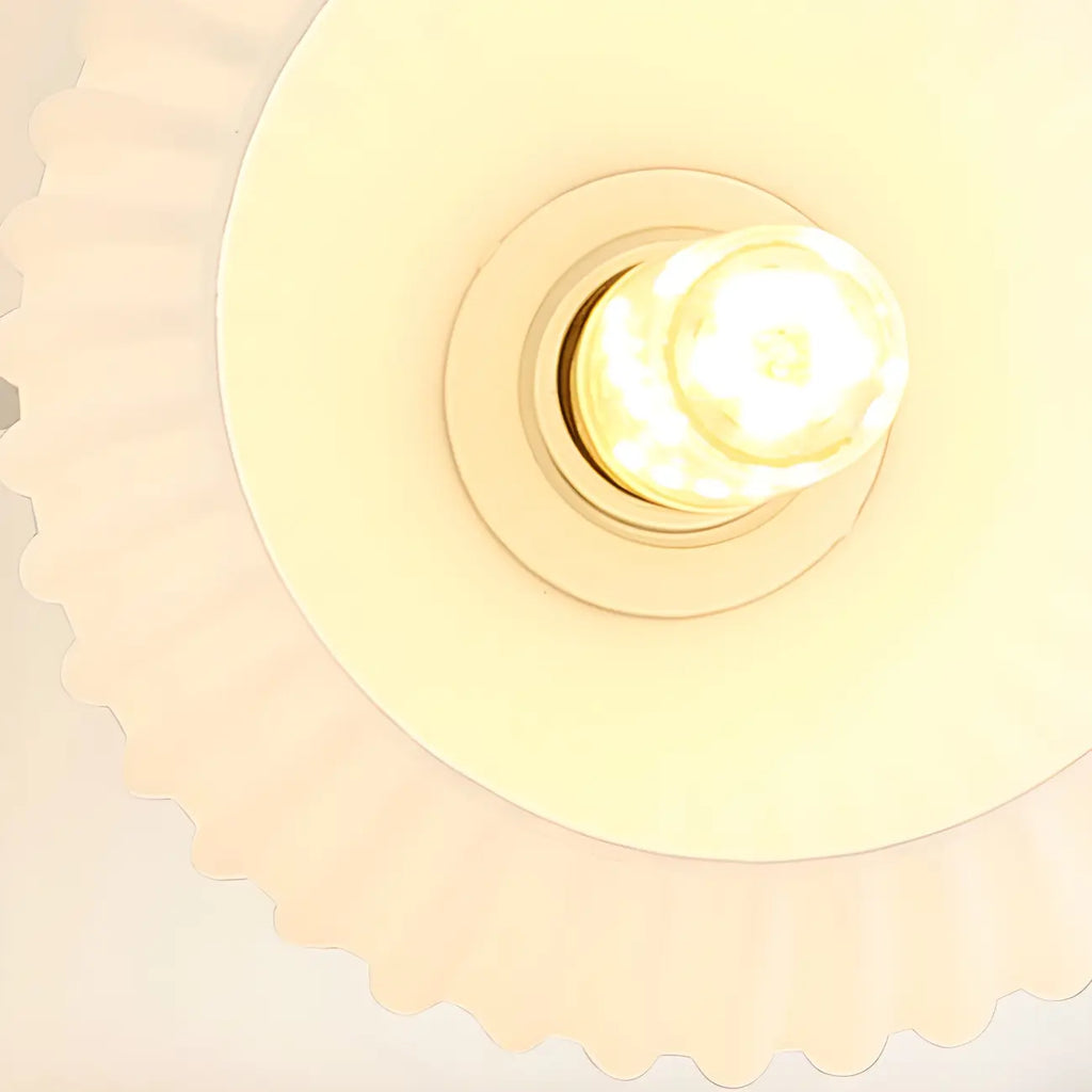 Plafonnier semi-encastré minimaliste en verre blanc dôme