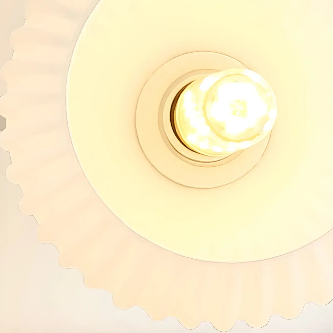 Plafonnier semi-encastré minimaliste en verre blanc dôme