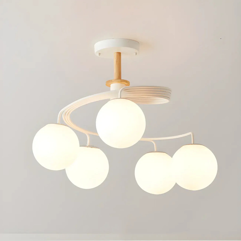 Plafonnier semi-encastré moderne en métal avec ampoule globe.