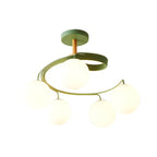 Plafonnier semi-encastré moderne en métal avec ampoule globe.
