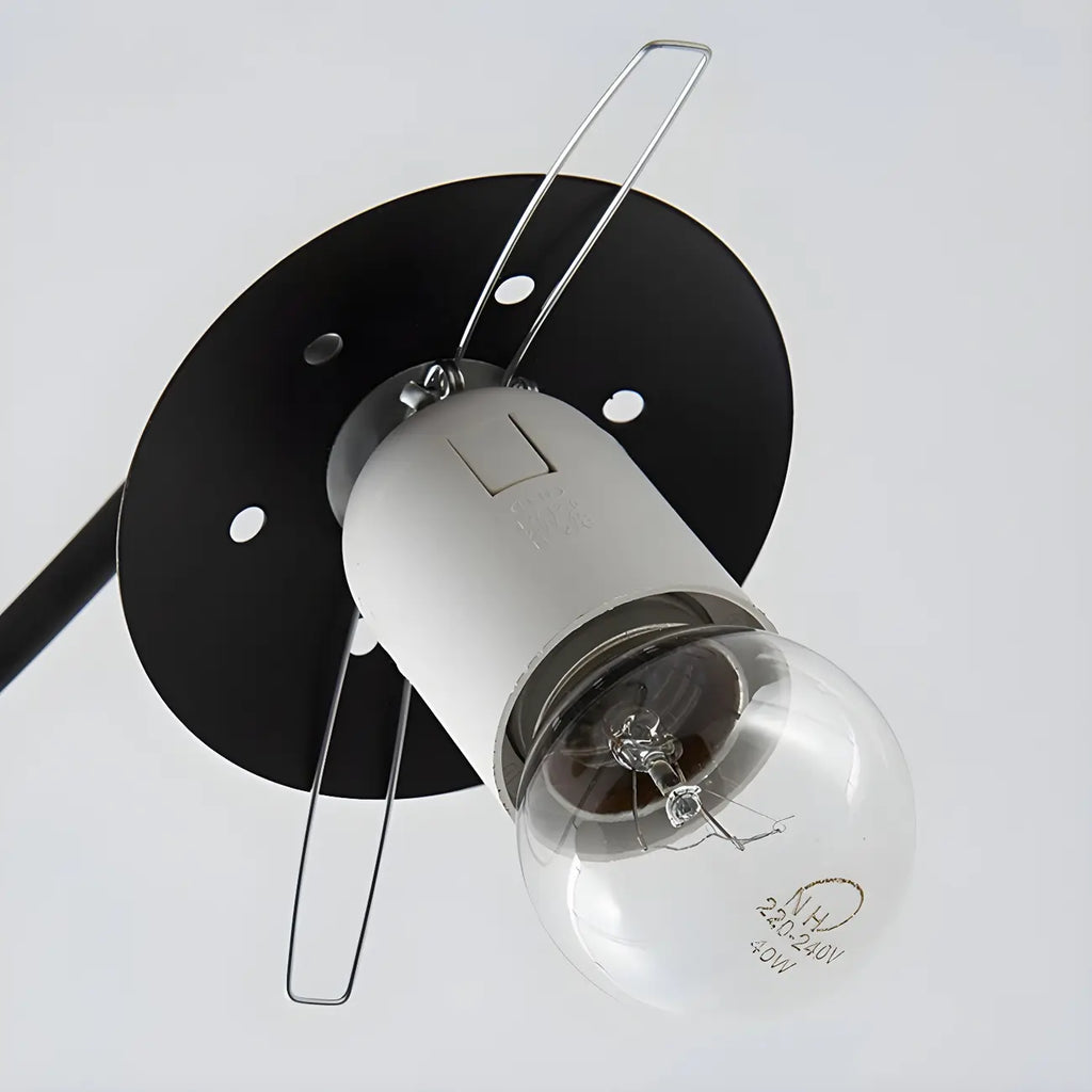 Plafonnier semi-encastré moderne en métal avec ampoule globe.