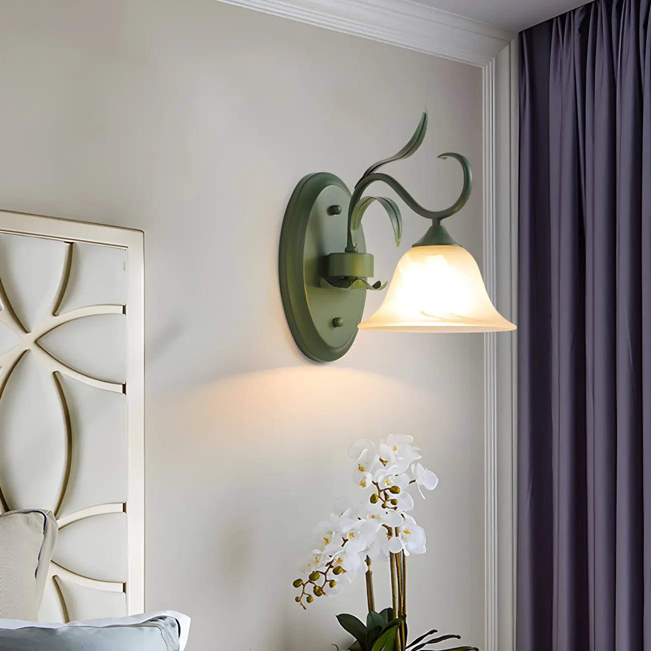 Applique murale LED florale avec abat-jour en verre pour espaces intérieurs