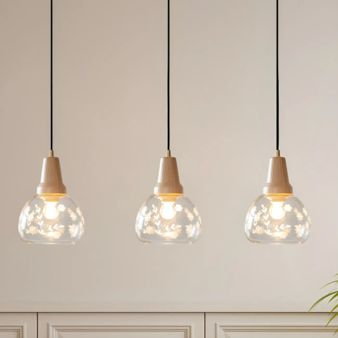 Suspension élégante en verre transparent pour îlot de cuisine