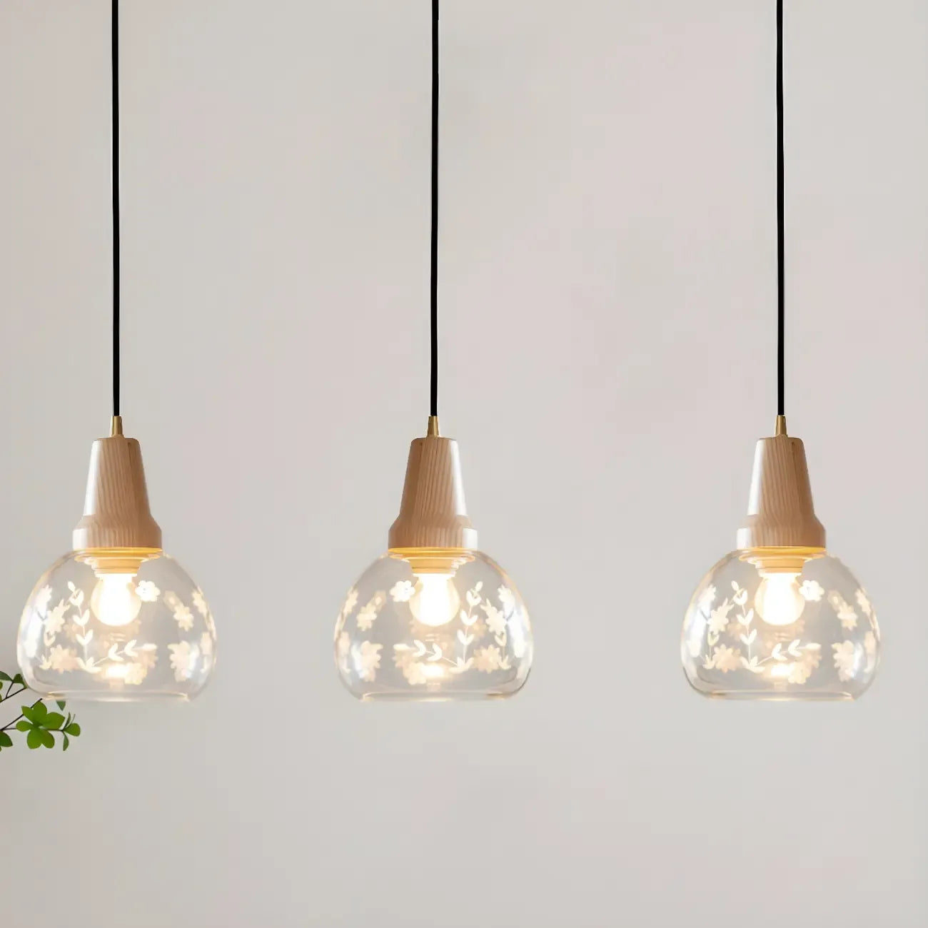 Suspension élégante en verre transparent pour îlot de cuisine
