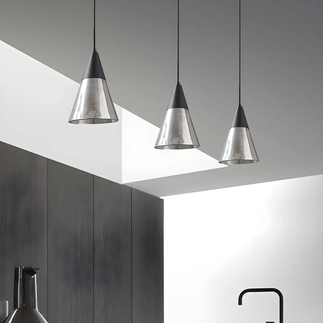 Suspension moderne conique en verre noir pour îlot de cuisine