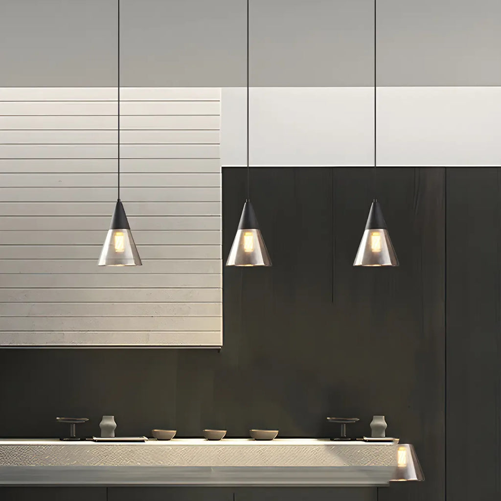 Suspension moderne conique en verre noir pour îlot de cuisine