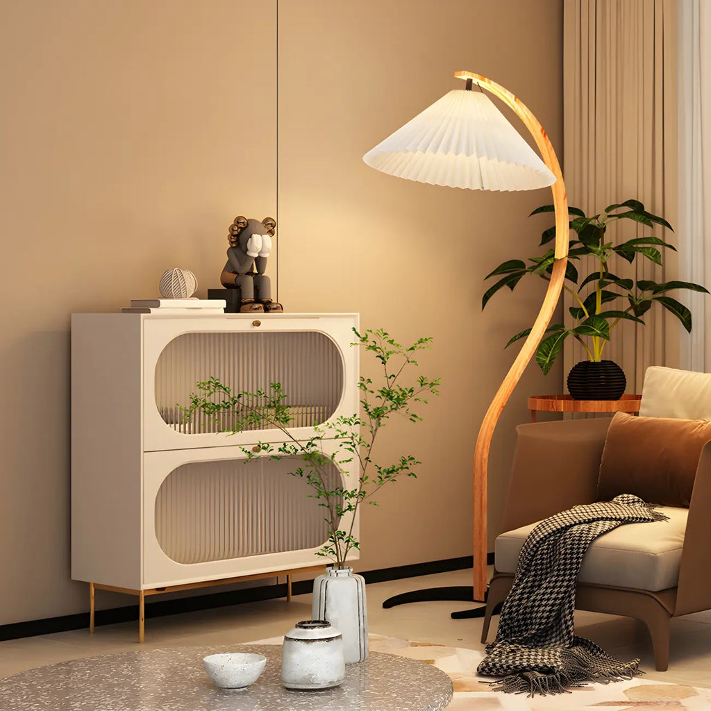 Lampadaire arqué moderne avec abat-jour conique plissé pour salon