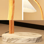 Lampadaire arqué moderne avec abat-jour conique plissé pour salon