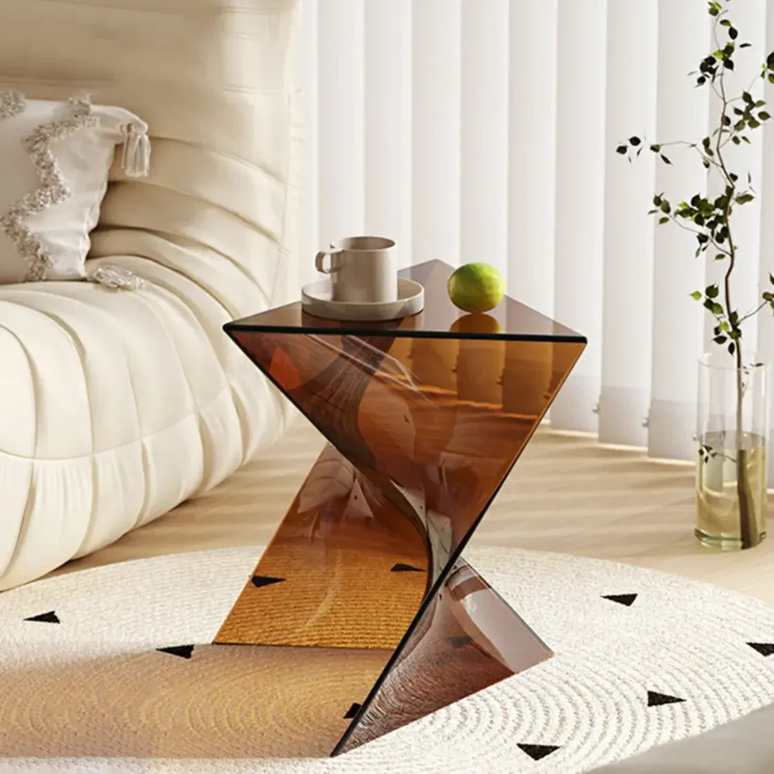 Table d'appoint triangulaire en acrylique pour salon avec base torsadée
