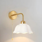 Applique murale moderne en céramique blanche et dorée avec chaînette