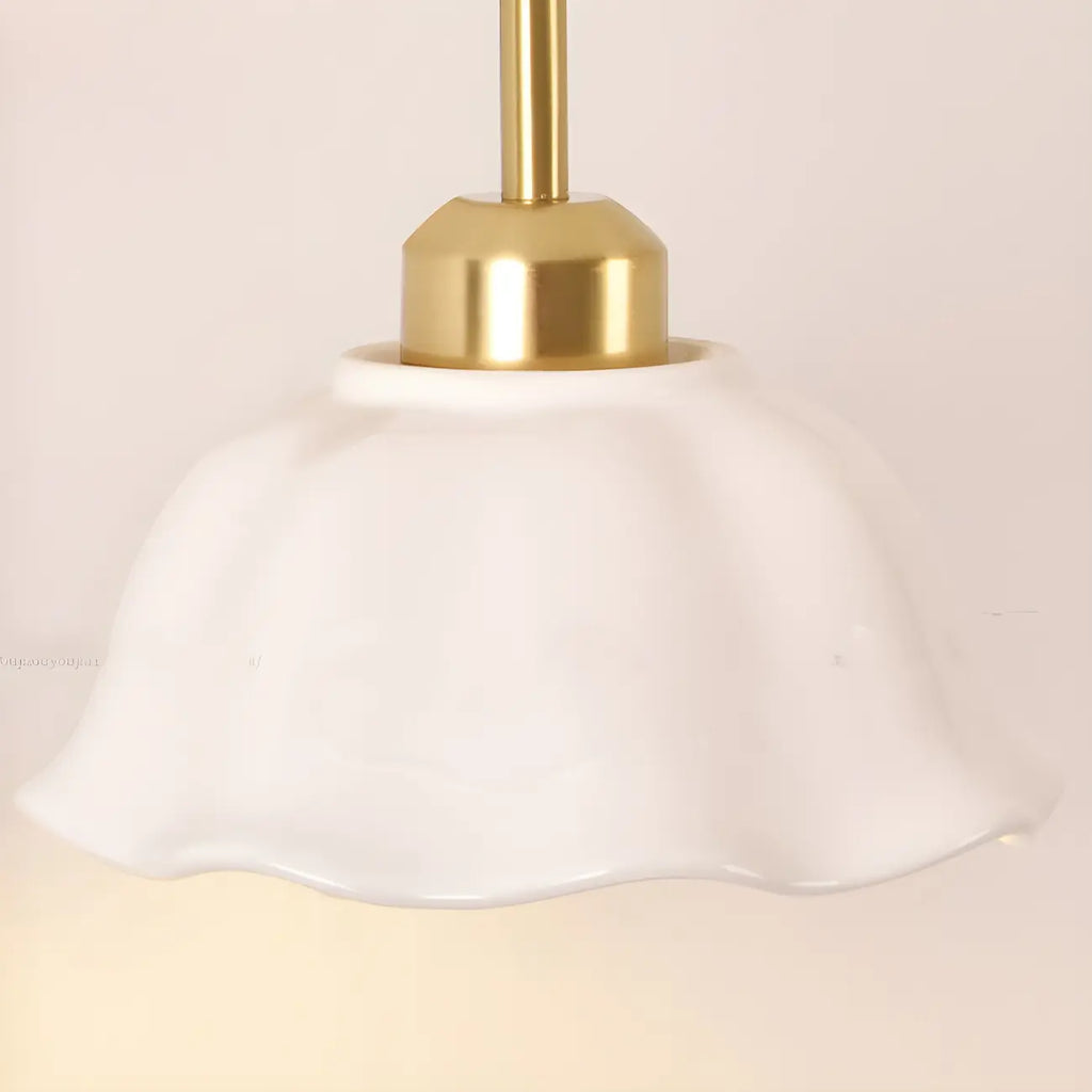 Applique murale moderne en céramique blanche et dorée avec chaînette