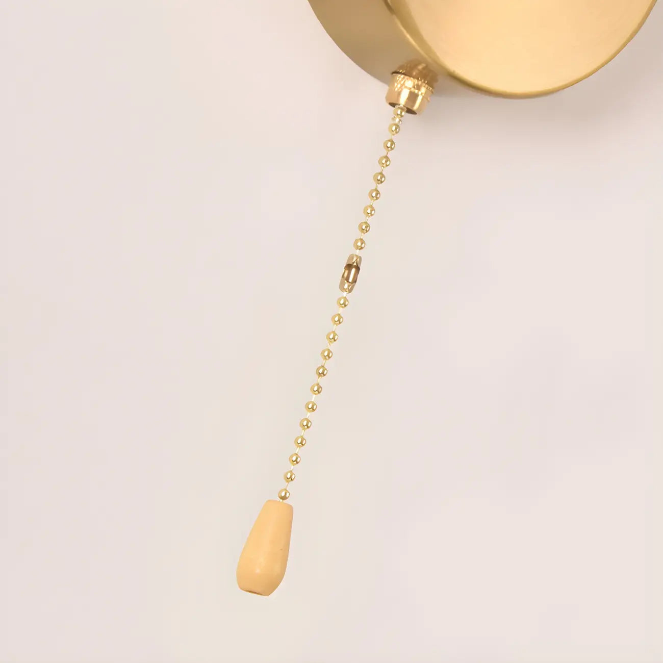 Applique murale moderne en céramique blanche et dorée avec chaînette