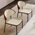 Chaise de salle à manger à dossier incurvé et assise en cuir noir