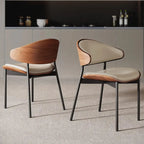 Chaise de salle à manger à dossier incurvé et assise en cuir noir